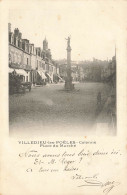 CPA Villedieu Les Poëles-Colonne-Place Du Marché-RARE Sans Numérotation-Timbre     L2916 - Villedieu