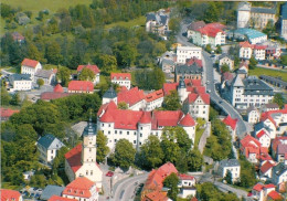1 AK Germany / Sachsen * Blick Auf Die Stadt Nossen - Bildmitte Das Schloss Nossen - Luftbildaufnahme * - Nossen
