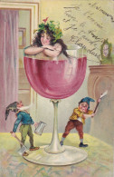 Surrealisme Gauffrée Femme Nue Dans Un Verre Et Bucherons Nains Dwarves And Long Hair Beauty Bathing In A Glass - Ante 1900