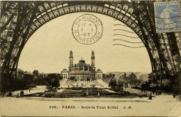 CPA. PARIS - Sous La Tour Eiffel (n° 339) - Eiffeltoren