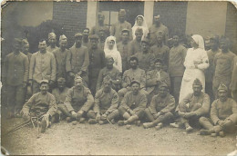 Militaires- Ref E120-carte Photo -guerre 1914-18-santé - Groupe De Soldats Bléssés Et Infirmiere Croix Rouge - - Guerre 1914-18