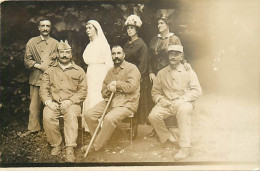 Militaires- Ref E119-carte Photo -guerre 1914-18-santé - Groupe De Soldats Bléssés Et Infirmiere Croix Rouge - - War 1914-18