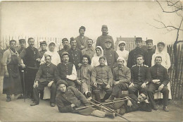 Militaires- Ref E118-carte Photo -guerre 1914-18-santé - Groupe De Soldats Bléssés Et Infirmieres Croix Rouge - - Weltkrieg 1914-18