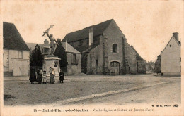 N°2667 W -cpa Saint Pierre Le Moutier -vieille église Et Statue De Jeanne D'Arc- - Saint Pierre Le Moutier