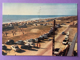 85   CPSM  NOTRE-DAME-DE-MONTS  Boulevard De L’Océan Et La Plage   Nombreuses Voitures   Bon état - Autres & Non Classés