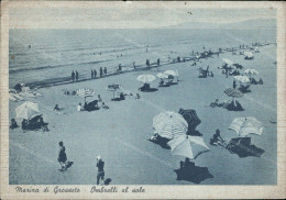 Cr312 Cartolina Marina Di Grosseto Ombrelli Al Sole 1941 Toscana - Grosseto