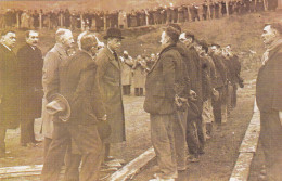 Nostalgia Postcard - King Edward VIII Talking To The Unemployed During His Tour Of South Wales November 1936 - VG - Unclassified