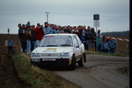 Dia0268/ 2 X DIA Foto Auto Saarland-Rallye 1988 Grundel/Hopfe Peugeot 309 GTi  - Automobili