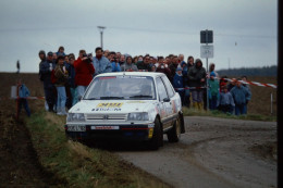 Dia0268/ 2 X DIA Foto Auto Saarland-Rallye 1988 Grundel/Hopfe Peugeot 309 GTi  - Voitures