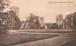 Postcard - Courtyard, Warwick Castlevalentine Series No Card No - Very Good - Sin Clasificación