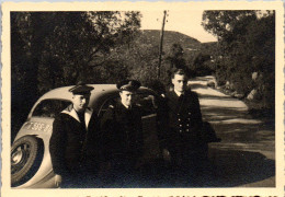 Photographie Photo Vintage Snapshot Amateur Automobile Voiture Groupe Militaire - Auto's