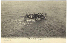 A Bord Un Boat De Pagayeurs - Sénégal