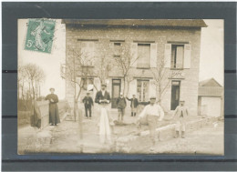 27 -GASNY - DES TRAVAUX AU CAFÉ - CARTE PHOTO - - Altri & Non Classificati