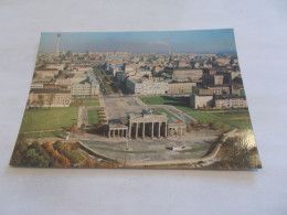 BERLIN ( ALLEMAGNE GERMANY )  BLICK AUF BRANDENBURGER TOR UND UNTER DEN LINDENT BELLE VUE GENERALE AERIENNE - Porta Di Brandeburgo