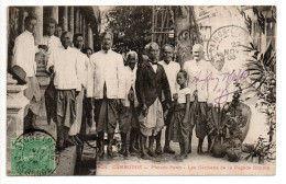 PHNOM PENH (CAMBODGE) - LES GARDIENS DE LA PAGODE ROYALE - Cambodja