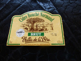 E-85 , Etiquette, Cidre Bouché Normand Brut, Vallée De La Vire, 1997 - Autres & Non Classés