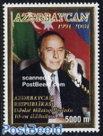 Azerbaijan 2001 Alijew 1v, Gold, Mint NH, History - Politicians - Other & Unclassified