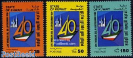 Kuwait 2001 National Day 3v, Mint NH, Transport - Ships And Boats - Schiffe