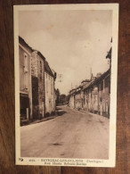 Cpa 24 Dordogne, SAVIGNAC LES EGLISES, Rue Haute Sylvain-Bordas, Enseigne Bar Tabac, éd Guillemart, Non écrite - Altri & Non Classificati