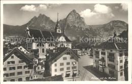 11776826 Schwyz Dorfpartie Kirche Und Alpen Schwyz - Andere & Zonder Classificatie