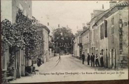Cpa 24 Dordogne, SAVIGNAC LES EGLISES, La Route D'Excideuil Un Jour De Fête, éd Domège, écrite En 1912 - Sonstige & Ohne Zuordnung