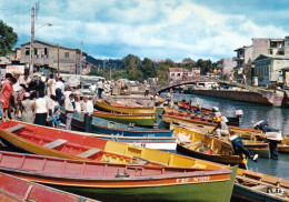 1 AK Martinique * Fort-de-France Der Hauptort Von Martinique - Fischverkauf Im Hafen Von Fort-de-France  IRIS Karte 5497 - Fort De France