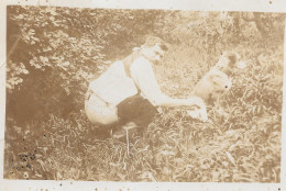 Carte Photo D'un Homme Posant Culotte Dans Un Bois - Uomini