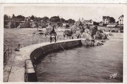 44. SAINT MARC SUR MER. CPA. LA JETEE.  + TEXTE - Autres & Non Classés