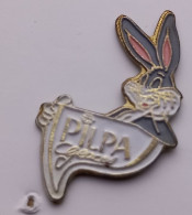 QQ47 Pin's Bugs Bunny Lapin Penseur Rabbit Usine La Belle Aude à Carcassonne Glaces Pilpa   Achat Immédiat - Lebensmittel