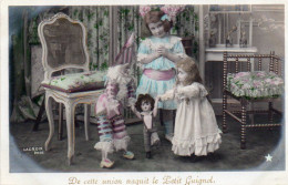 4V4Sb  N°4 Fillette Jouant à La Poupée Jouet  Poupée Mr Polichinelle Et L'enfant Guignol - Giochi, Giocattoli