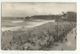 64/ CPSM - Biarritz - La Grande Plage Et Le Phare - Biarritz