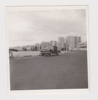 Man Pose To Old GAZ-21 Volga Car, Street Scene, Vintage Orig Square Photo 9x9.5cm. (39481) - Cars