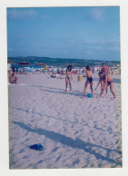 Two Lady And Guys, Summer Beach Scene, Vintage Orig Photo Pin-up 8.8x12.6cm. (19229) - Non Classificati