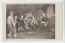 Group Young Men, Stylish Guys, Funny Scene In Park, Vintage 1920s Orig Photo 13.9x8.9cm. (24315) - Anonyme Personen