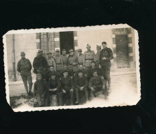 Photographie Armée Militaires Soldats à Identifier - 33 Sur Képis - Oorlog, Militair