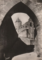AD443 Carcassonne - L'avant Porte De L'Aude Et La Tour De La Justice / Non Viaggiata - Carcassonne