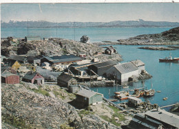 GROENLAND..CPSM. SUKKERTOPPEN "THE OLD QUARTER AND THE HARBOUR "  ANNEE 1972 + TEXTE + TIMBRES - Groenlandia