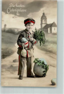 39828909 - Kind In Uniform Eier Schwarz-Weiss-Rot - Easter
