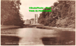 R422820 Fountains Abbey From The Lake. Walter Scott. RP - Wereld