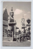 Thailand - BANGKOK - The Guardians Of The Wat Arun - REAL PHOTO - Publ. Unknown  - Tailandia