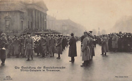 Die Bestattung Der Revolutionsopfer - BERLIN - November 1918 - Militär-Delegierte In Trauerzuge - Phot. Conrad Hünich -  - Autres & Non Classés