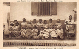 Cameroun - YAOUNDÉ - Les Petites Internes à La Leçon De Couture - Ed. Soeurs Missionnaires Du Saint-Esprit  - Camerun