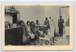 CARTHAGE - Le Dispensaire - L'heure Des Pansements - Ed. Soeurs Missionnaires De N.-D. D'Afrique  - Tunesië