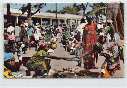 Congo - LÉOPOLDVILLE - Scène De Marché - Ed. Hoa-Qui 2542 - Belgisch-Kongo