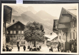 Rougemont (Vaud) - Du Monde Sur La Place, Arbre Et Fontaine - L'épicerie Rossier-Dolder (16'859) - Rougemont