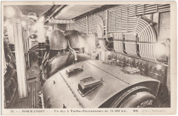 CPA BATEAUX. PAQUEBOT "NORMANDIE". UN DES 4 TURBO-ALTERNATEURS - Dampfer