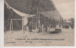 CPA L'Aviation Aux Grandes Manoeuvres Du Sud-Ouest - Montage D'un Biplan Farman (très Jolie Scène) Publicité Au Verso - ....-1914: Vorläufer