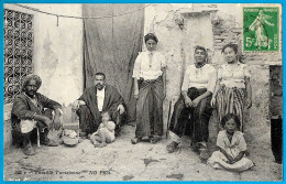 CPA Tunisie - FAMILLE TUNISIENNE ° ND Phot 592 T - Tunisie