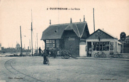 Ouistreham - Place Et La Gare - Bureau De Tabac - Rails Ligne Du Chemin De Fer - Ouistreham