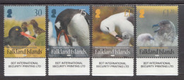 2015 Falkland Islands Birds Chicks Feeding Complete Set Of 4 MNH - Falklandeilanden